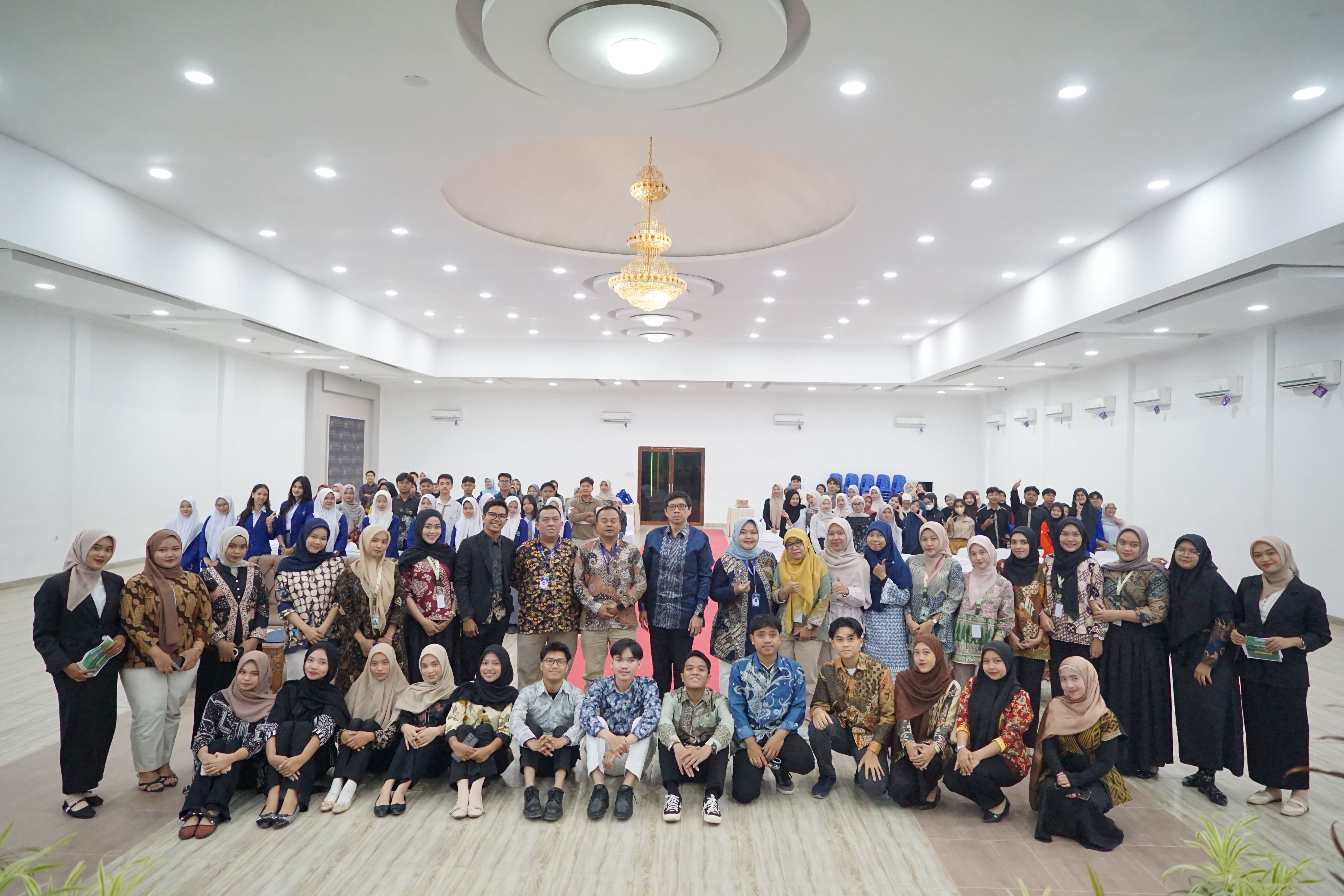 Upaya Peningkatan Daya Saing Mahasiswa dan Lulusan , Prodi Perbankan Syariah Mengadakan Seminar Nasional Bersama Bank Indonesia